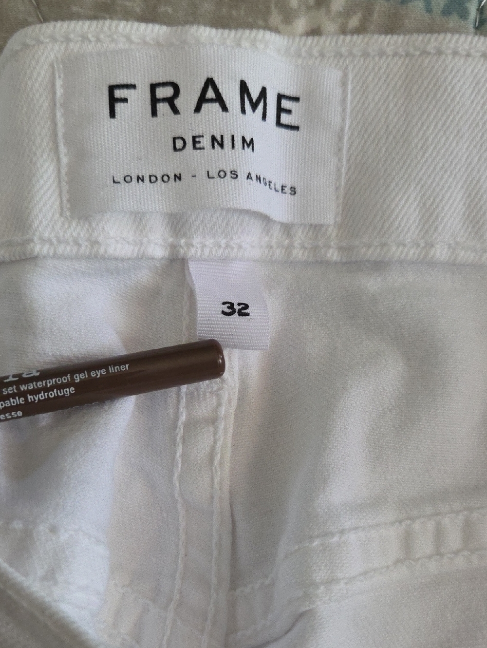 FRAME Le Cut Off Mid-Rise Denim Shorts - Picture 4 of 5
